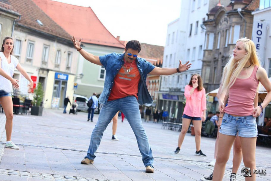 Babu Bangaram